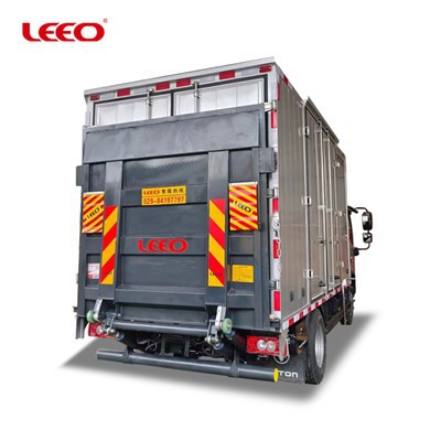 Flat Bed Truck with Lift Gate Flat Bed Truck with Lift Gate